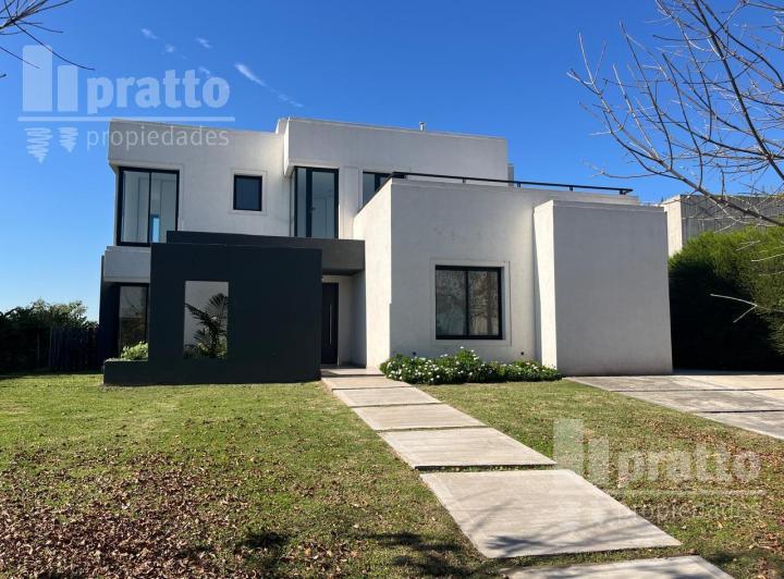 Casa · 223m² · 5 Ambientes · 1 Cochera