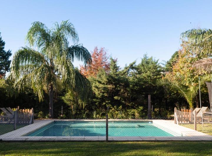 Casa · 400m² · 8 Ambientes · 2 Cocheras