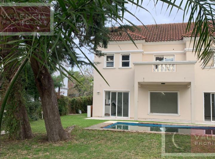 Casa · 220m² · 5 Ambientes