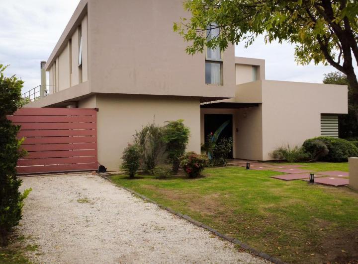 Casa · 393m² · 5 Ambientes · 1 Cochera