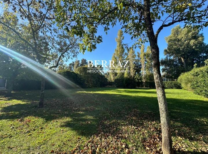 Terreno · 803m²