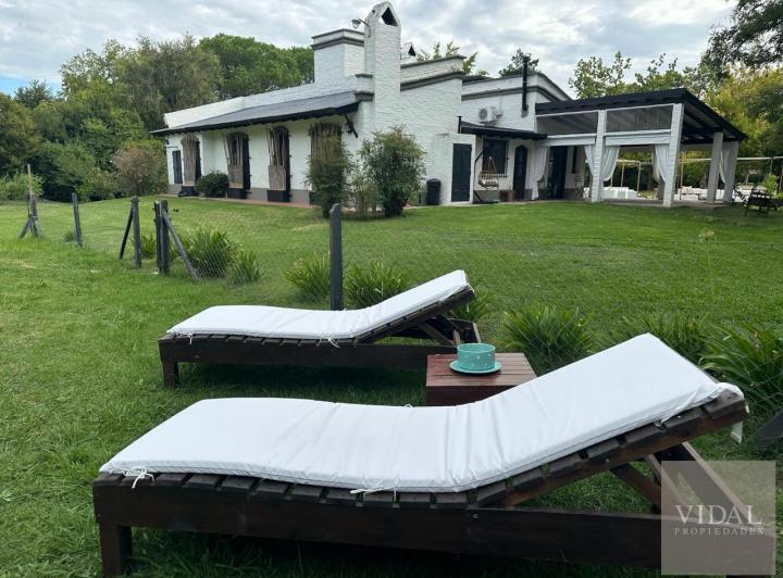 Casa · 360m² · 7 Ambientes · 1 Cochera