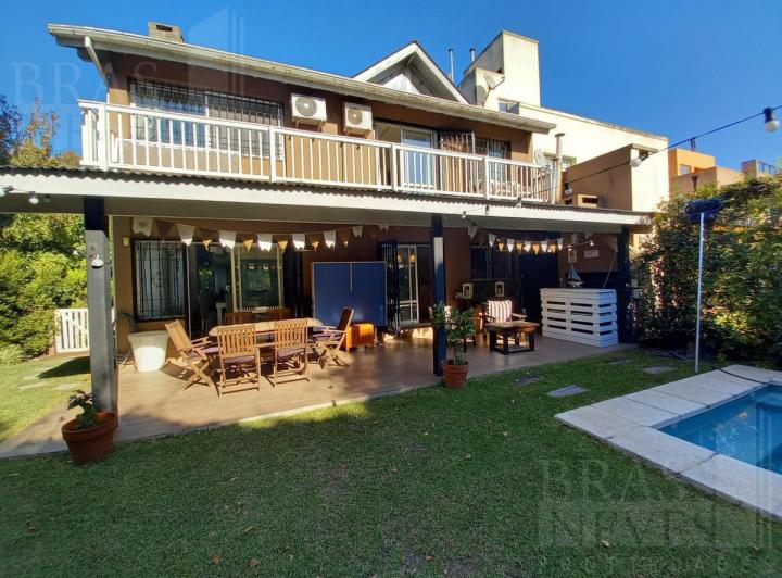 Casa · 260m² · 7 Ambientes · 2 Cocheras