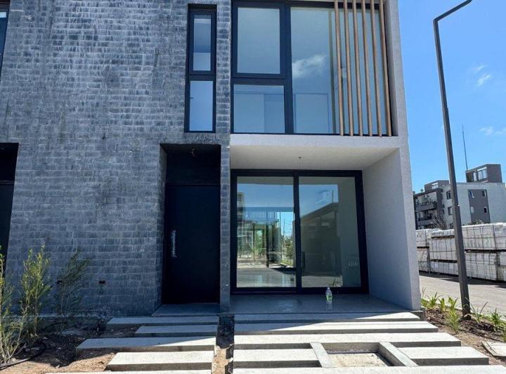 Casa · 129m² · 4 Ambientes · 1 Cochera