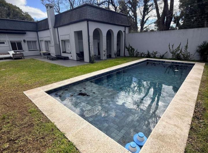 Casa · 250m² · 1 Ambiente · 2 Cocheras
