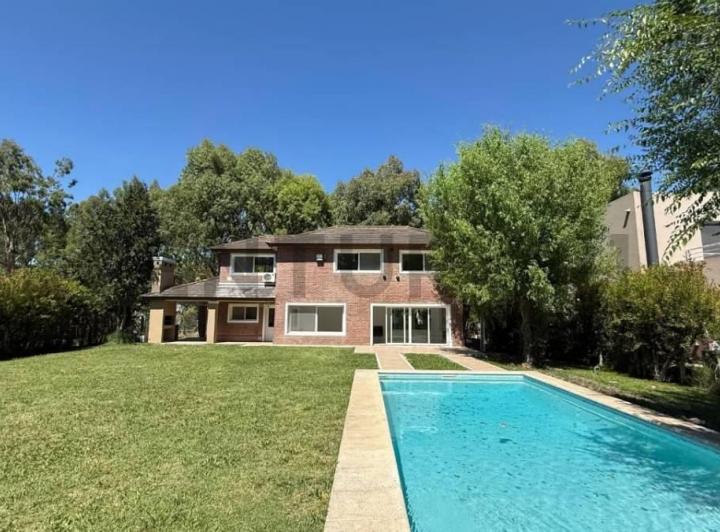 Casa · 156m² · 4 Ambientes · 1 Cochera