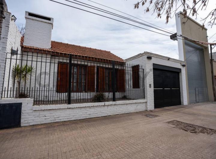 Casa · 221m² · 3 Dormitorios · 1 Cochera