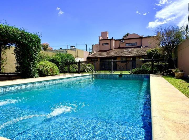 Casa · 271m² · 5 Ambientes · 2 Cocheras