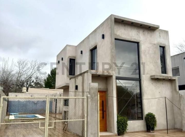 Casa · 100m² · 3 Ambientes · 2 Cocheras