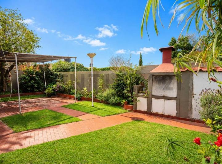 Casa · 127m² · 4 Ambientes · 1 Cochera