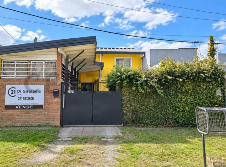 Casa · 180m² · 4 Ambientes · 2 Cocheras