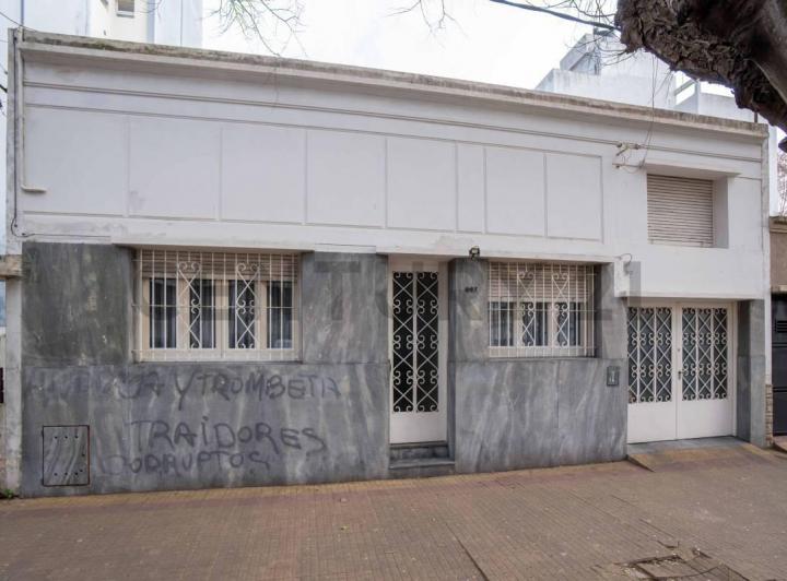 Casa · 244m² · 5 Ambientes · 1 Cochera