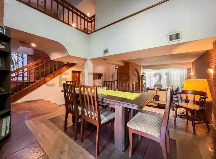 Casa · 374m² · 5 Ambientes