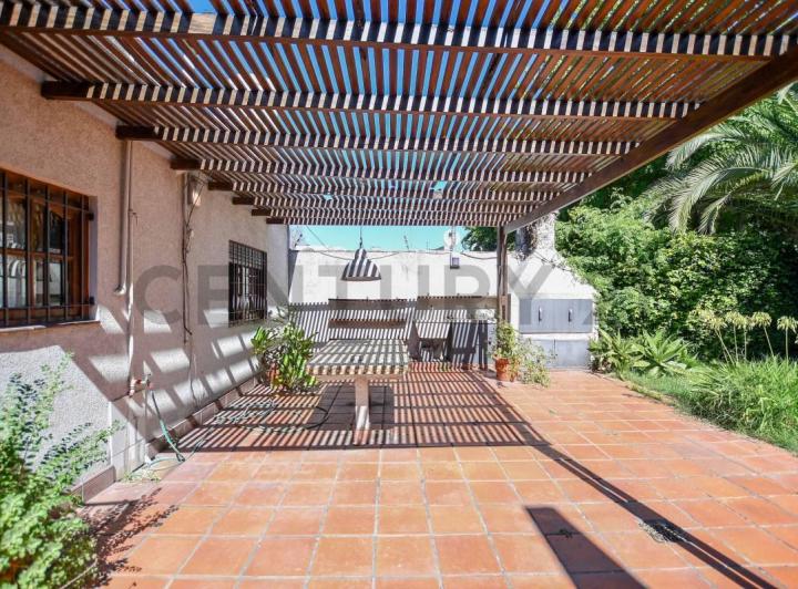 Casa · 90m² · 3 Ambientes · 2 Cocheras