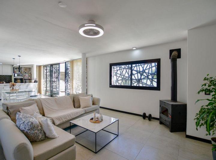 Casa · 160m² · 4 Ambientes · 2 Cocheras