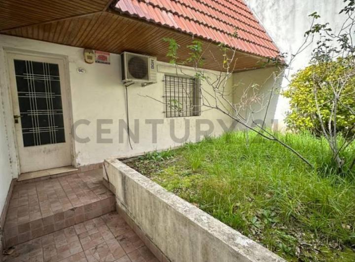 Casa · 210m² · 6 Ambientes · 1 Cochera