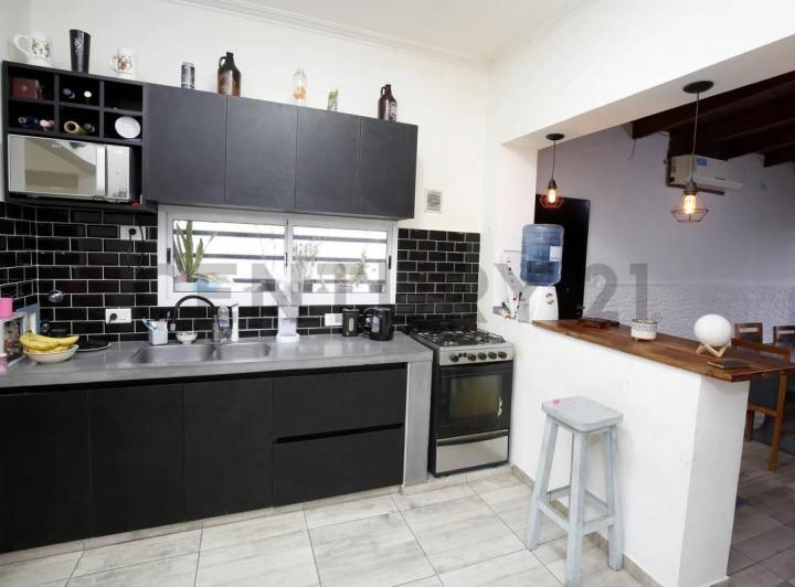 Casa · 90m² · 5 Ambientes · 1 Cochera