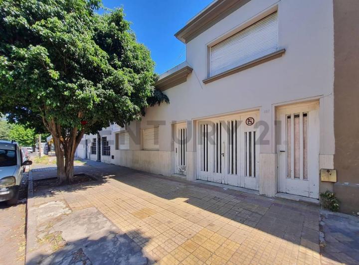 Casa · 130m² · 5 Ambientes · 1 Cochera