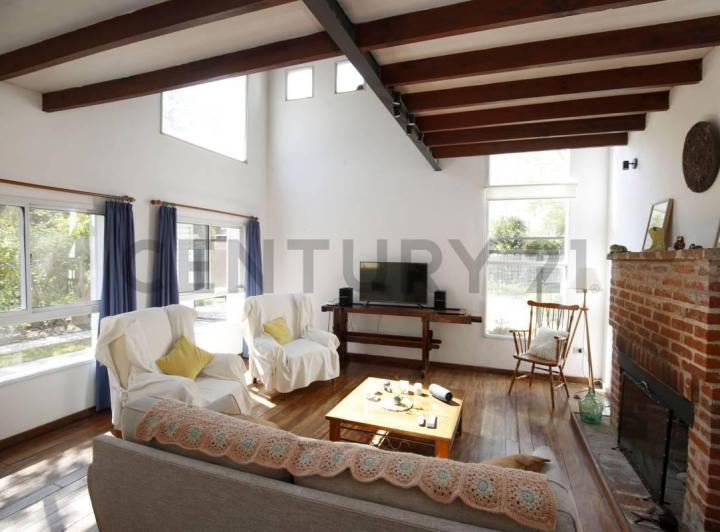 Casa · 196m² · 4 Ambientes · 2 Cocheras