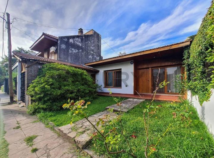 Casa · 140m² · 4 Ambientes · 1 Cochera