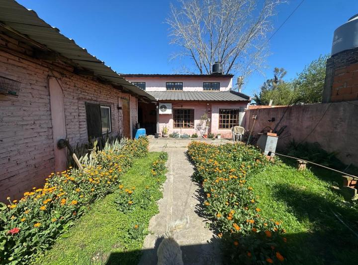 Casa · 75m² · 4 Ambientes · 2 Cocheras
