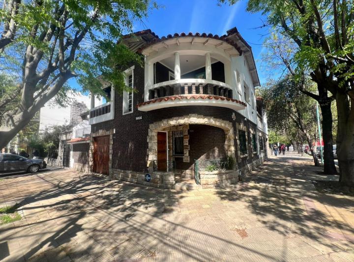 Casa · 150m² · 7 Ambientes · 1 Cochera