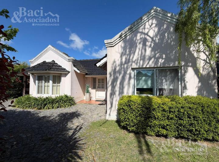 Casa · 150m² · 4 Ambientes · 1 Cochera