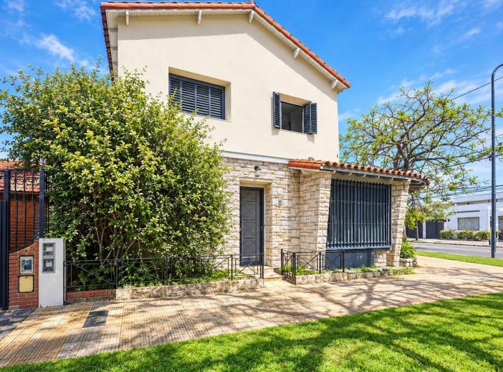 Casa · 182m² · 10 Ambientes