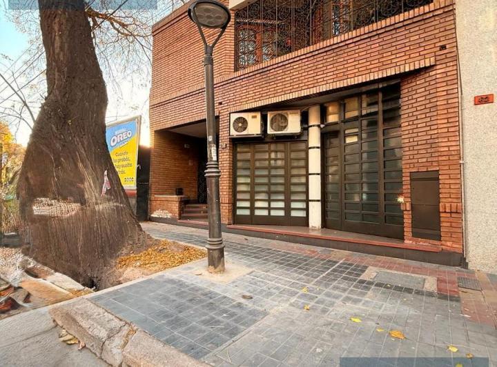 Casa · 315m² · 5 Dormitorios · 1 Cochera