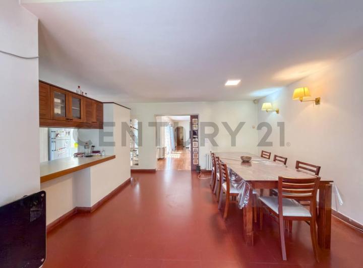 Casa · 226m² · 5 Ambientes · 1 Cochera