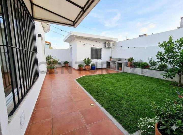 Casa · 140m² · 4 Ambientes · 2 Cocheras