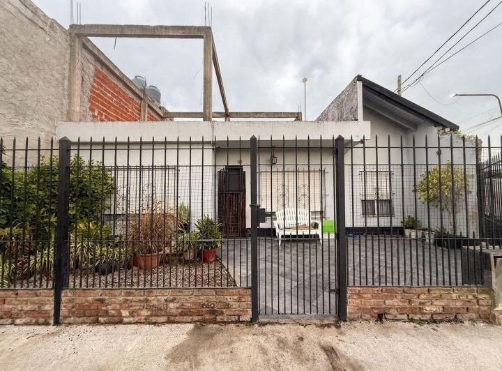 Casa · 170m² · 4 Ambientes · 1 Cochera