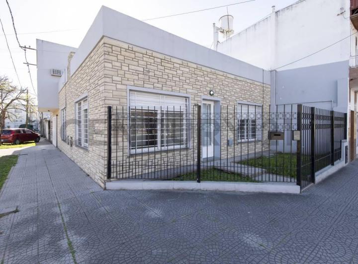 Casa · 90m² · 4 Ambientes · 1 Cochera