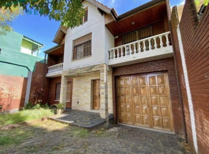 Casa · 150m² · 5 Ambientes · 2 Cocheras