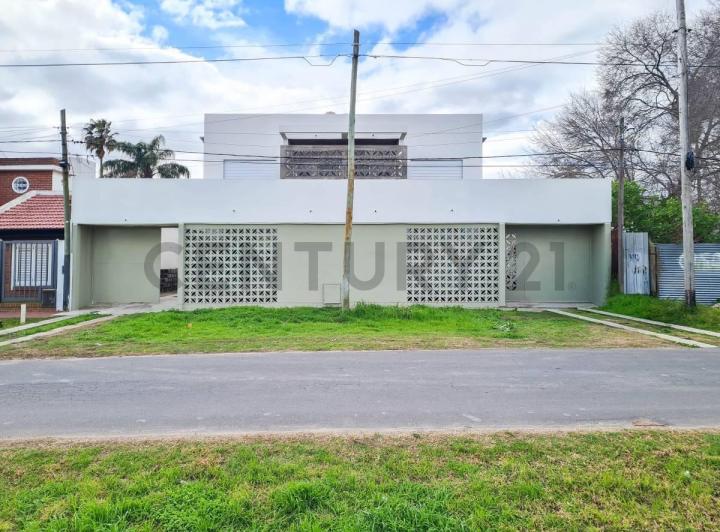 Casa · 65m² · 3 Ambientes · 1 Cochera