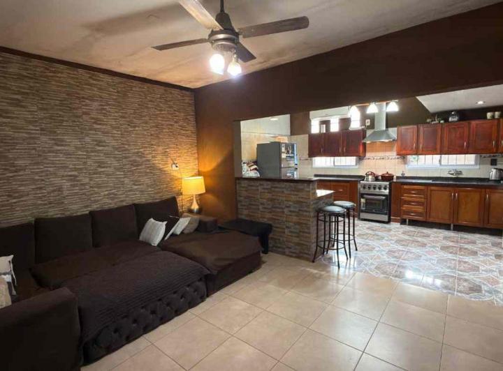 Casa · 199m² · 4 Ambientes · 2 Cocheras