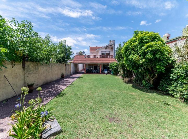Casa · 115m² · 5 Ambientes · 2 Cocheras