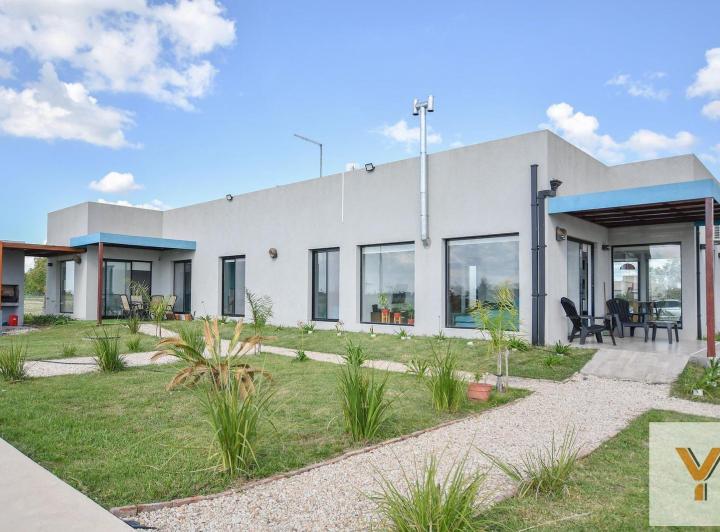 Casa · 170m² · 6 Ambientes · 2 Cocheras