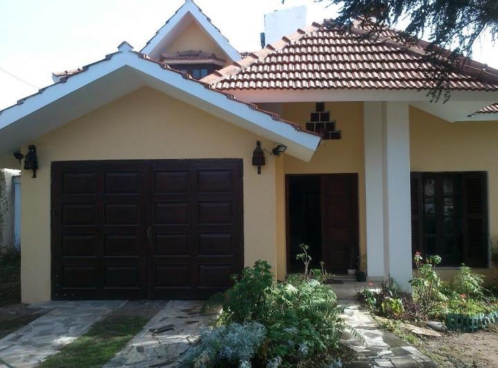 Casa · 300m² · 7 Ambientes · 2 Cocheras