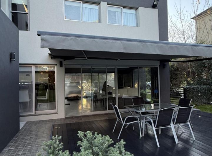 Casa · 174m² · 7 Ambientes · 2 Cocheras