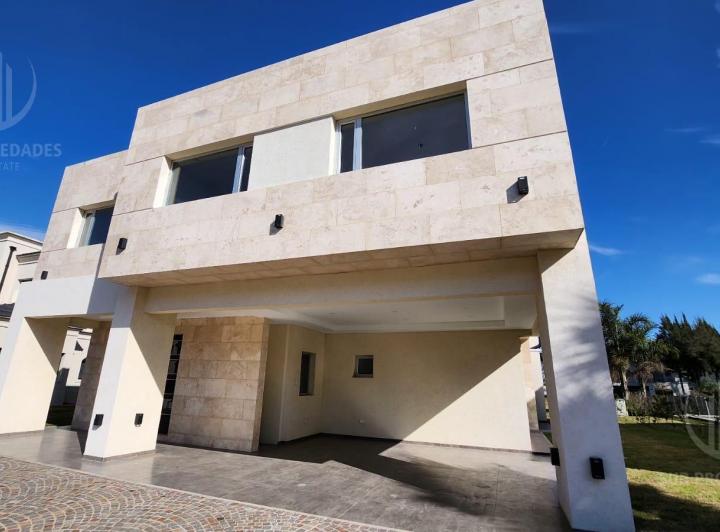 Casa · 450m² · 7 Ambientes