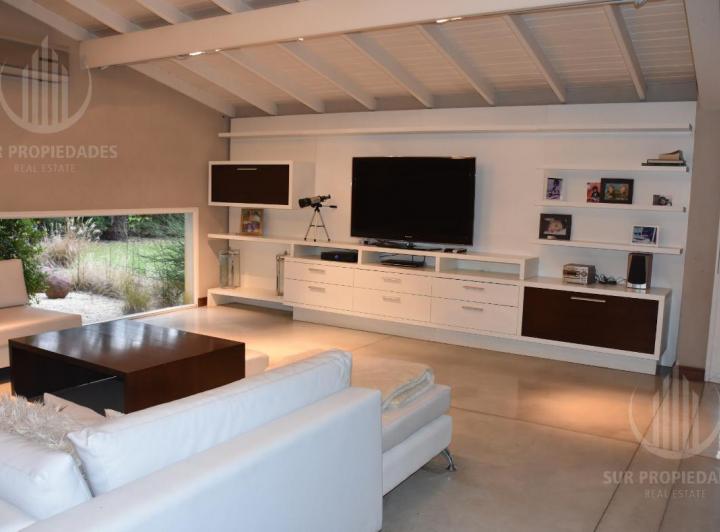 Casa · 446m² · 6 Ambientes · 1 Cochera