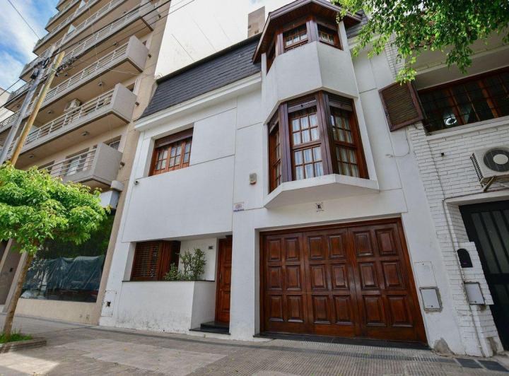 Casa · 250m² · 5 Ambientes · 1 Cochera