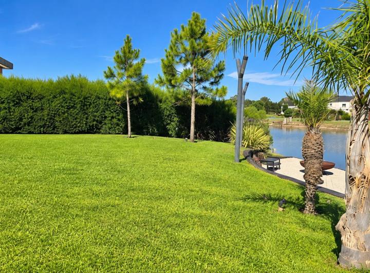 Casa · 480m² · 7 Ambientes · 3 Cocheras