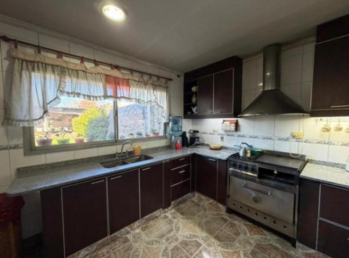 Casa · 214m² · 5 Ambientes · 3 Cocheras