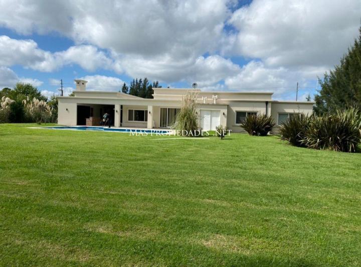 Casa · 306m² · 5 Ambientes · 2 Cocheras