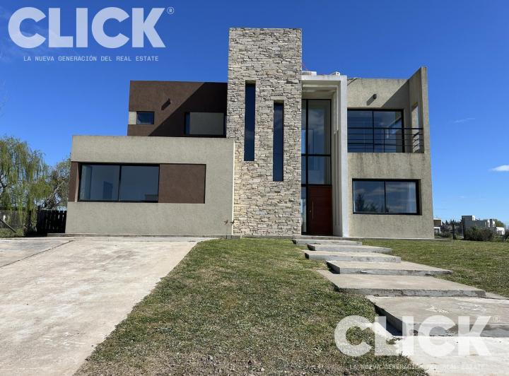Casa · 174m² · 5 Ambientes · 4 Cocheras