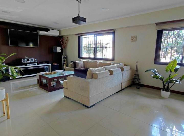 Casa · 250m² · 7 Ambientes · 2 Cocheras