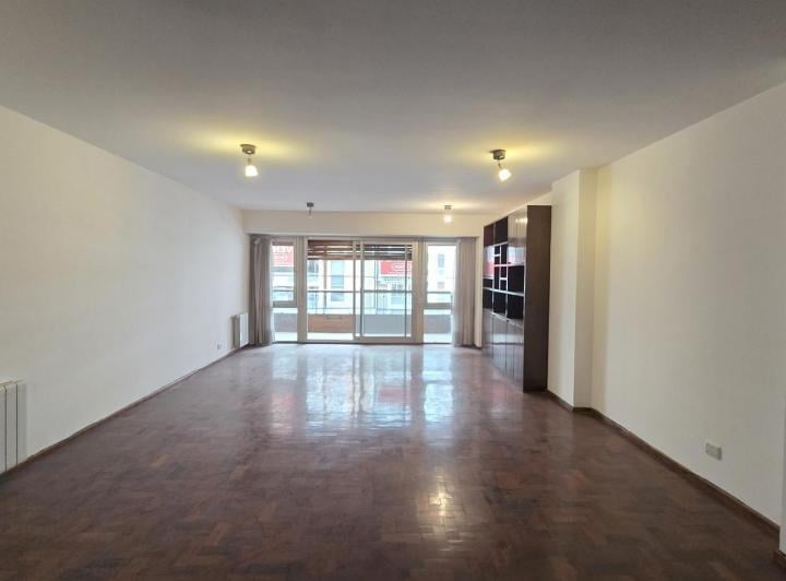 Departamento · 215m² · 6 Ambientes · 1 Cochera