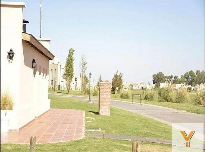Terreno · 606m²